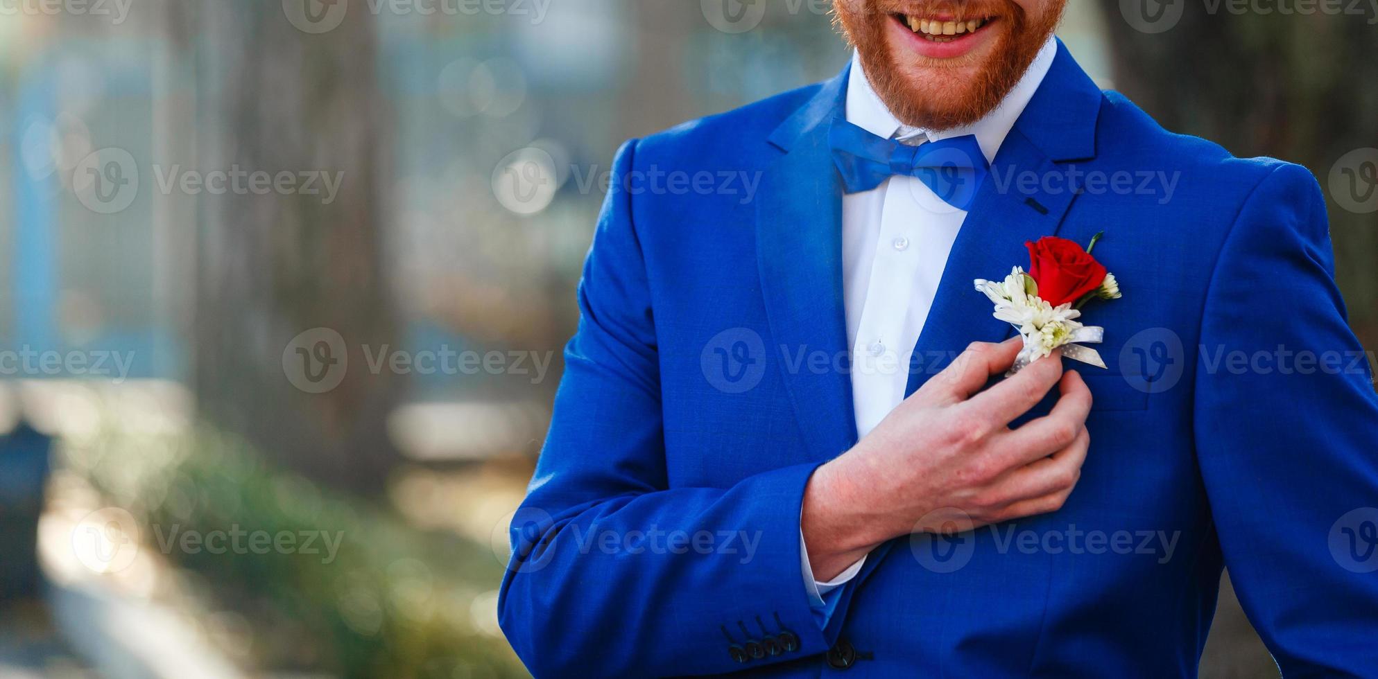 beau marié en costume la nature portrait masculin le parc beau modèle garçon coloré photo