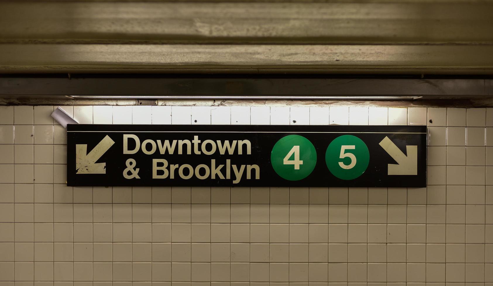 station de métro de l'hôtel de ville du pont de brooklyn - new york city photo