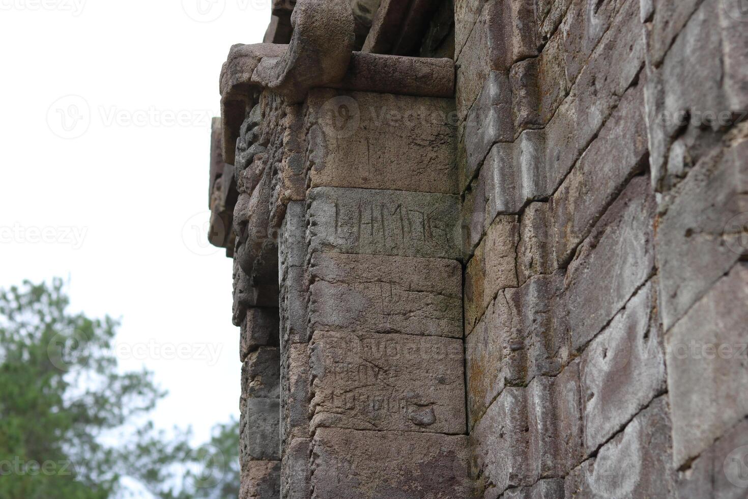 photos du temple gedong songo prises sous plusieurs angles différents. photos de bâtiments anciens et vintage.