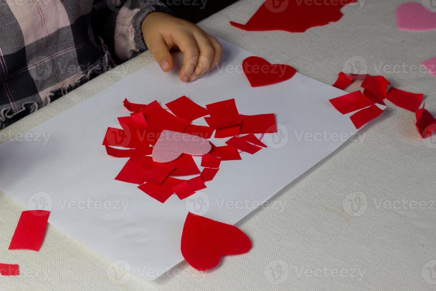 PLULON 6 feuilles de papier cadeau coeur Saint Valentin, papier cadeau  coeur blanc et rouge (blanc et rouge) : : Autres