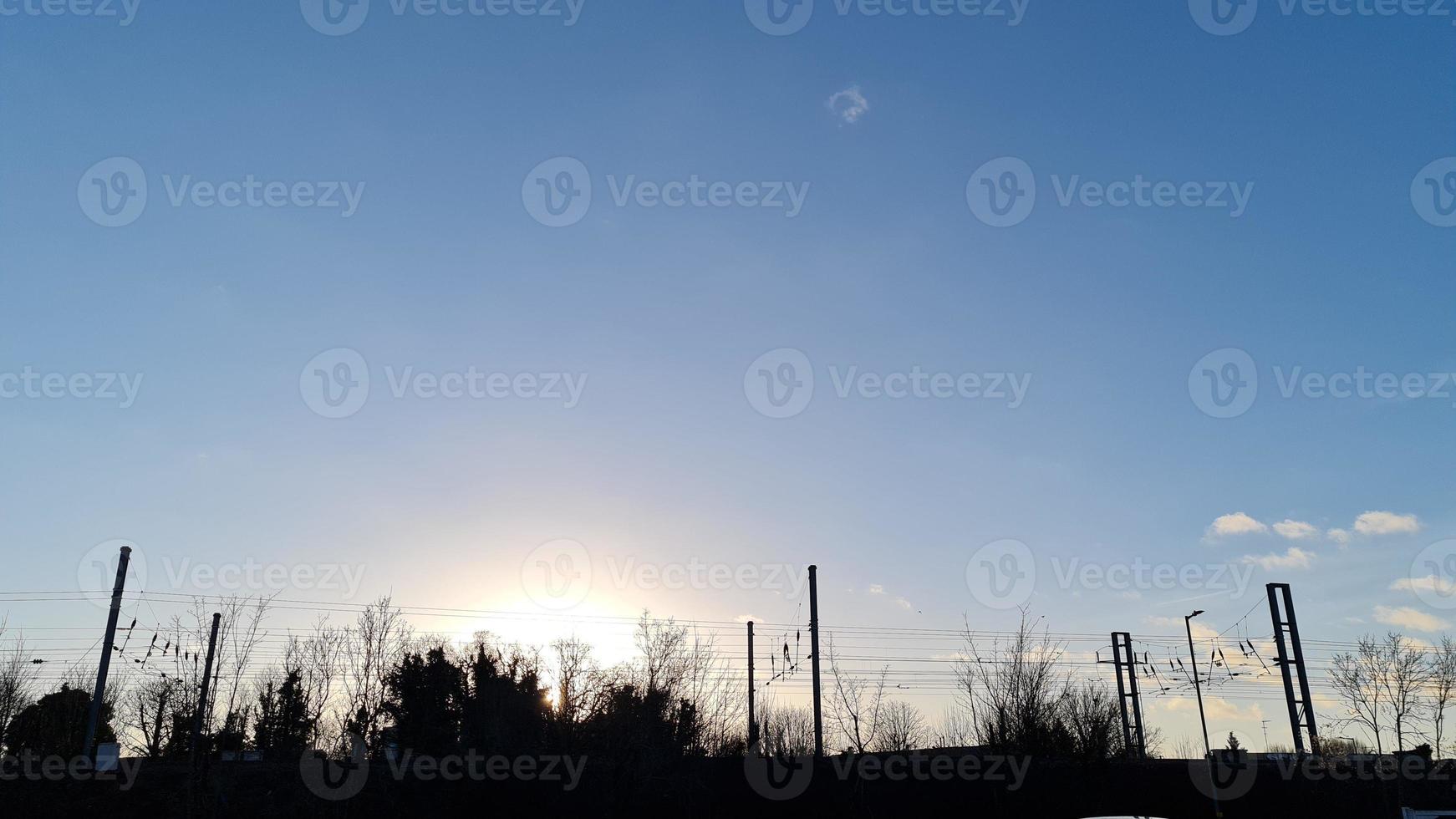 belle vue aérienne de la ville de luton ville d'angleterre juste avant le coucher du soleil photo