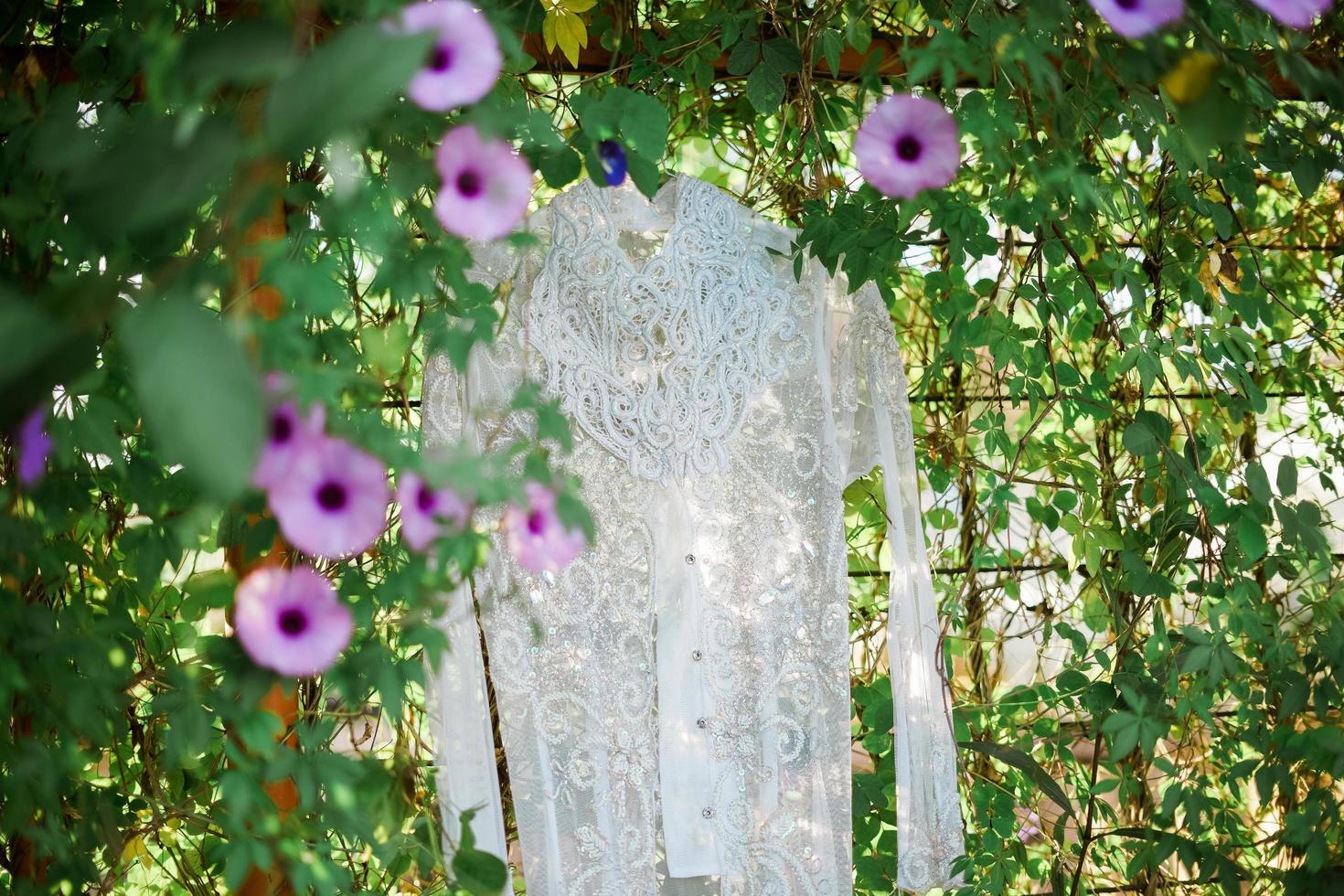 robe de mariée blanche pour la mariée photo