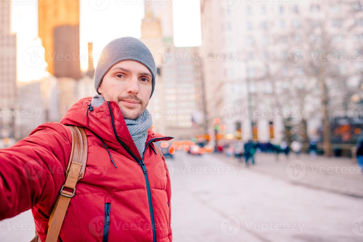 jeune homme s'amuser dans central park à new york city photo