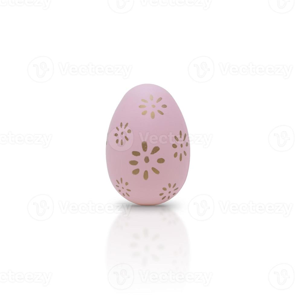 joyeuses Pâques. bel oeuf rose avec motif différent isolé sur fond blanc. photo