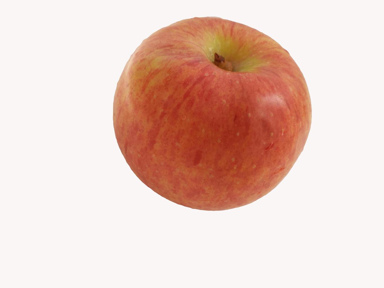 pomme rouge fraîche isolée sur blanc. pomme rouge sur fond blanc avec une ombre. photo