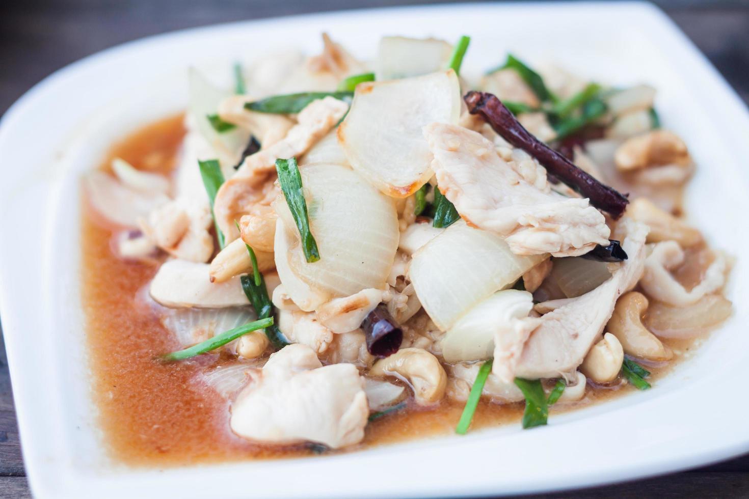 poulet épicé aux noix de cajou photo