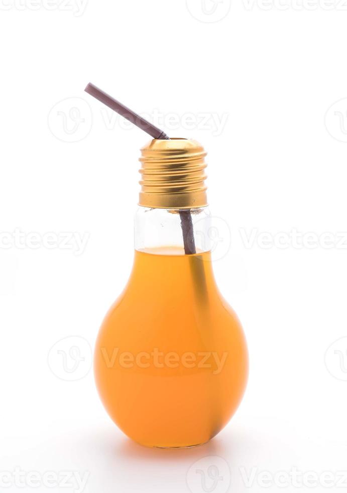 jus d'orange dans un verre en forme de lampe photo