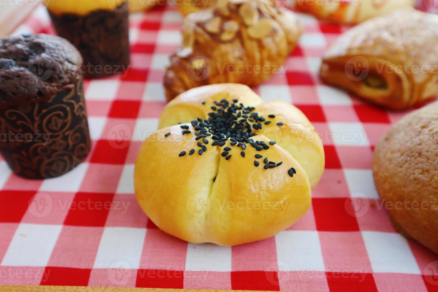 le pain aux haricots rouges est jaune doré photo