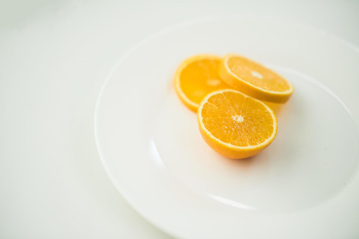 oranges fraîches tranchées photo