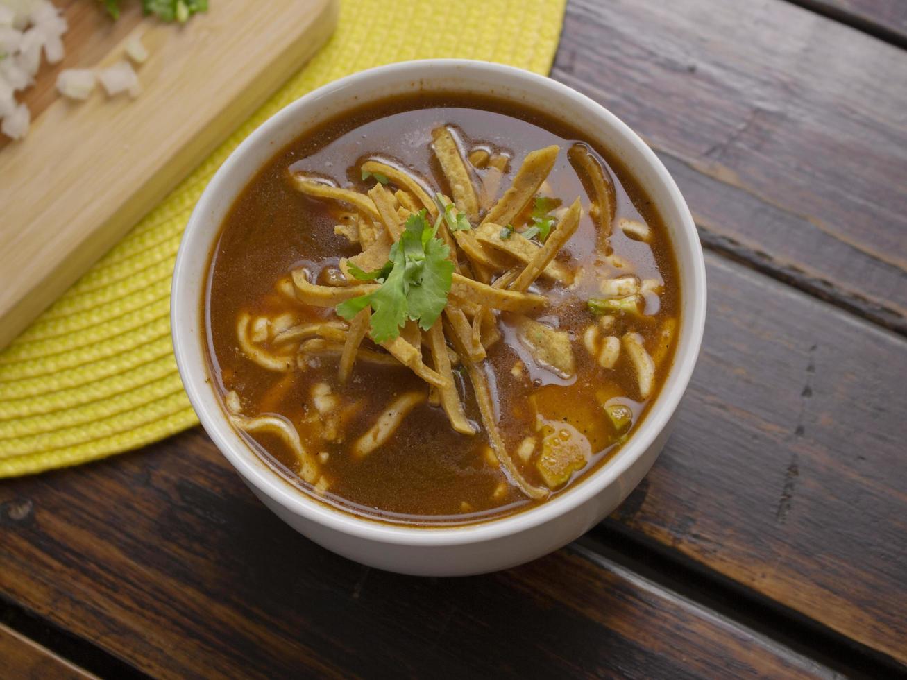 soupe de tortilla traditionnelle photo