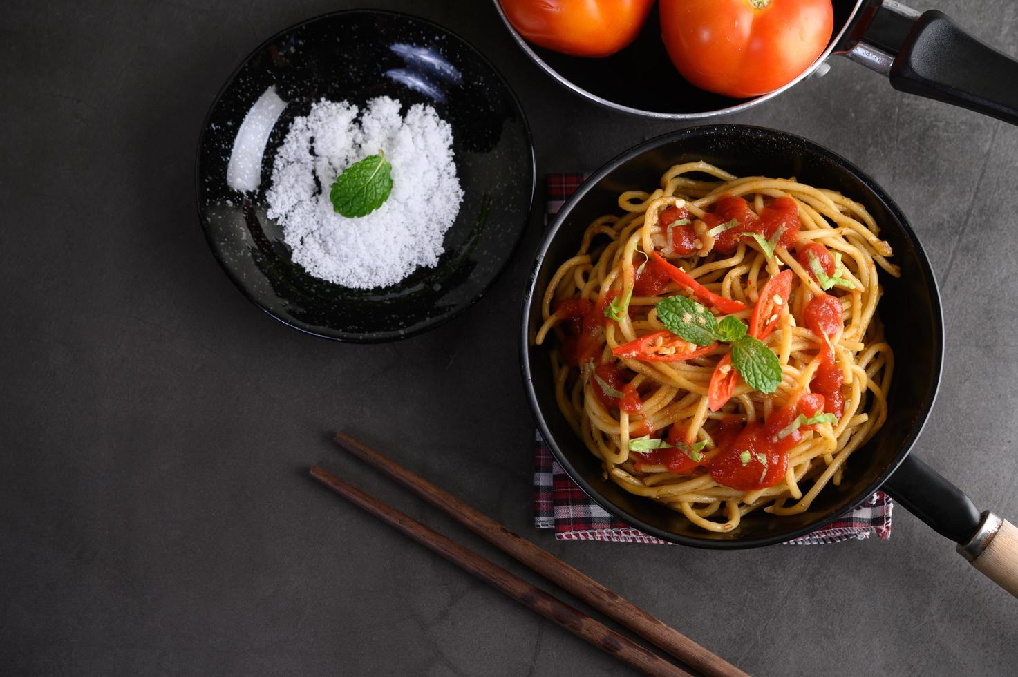 pâtes italiennes avec sauce photo