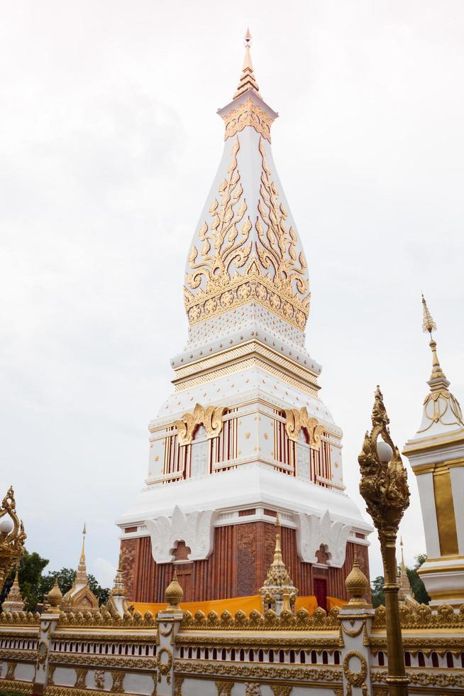 wat in that phanom, thailand, 2020 - vue sur le wat dans ce temple phanom photo