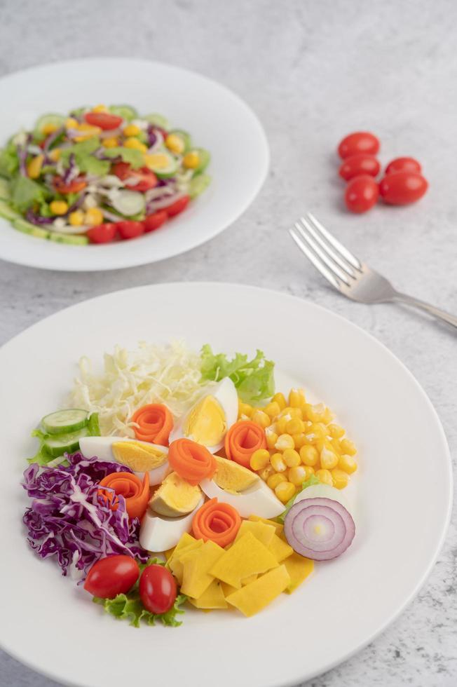 salade de légumes aux œufs durs photo