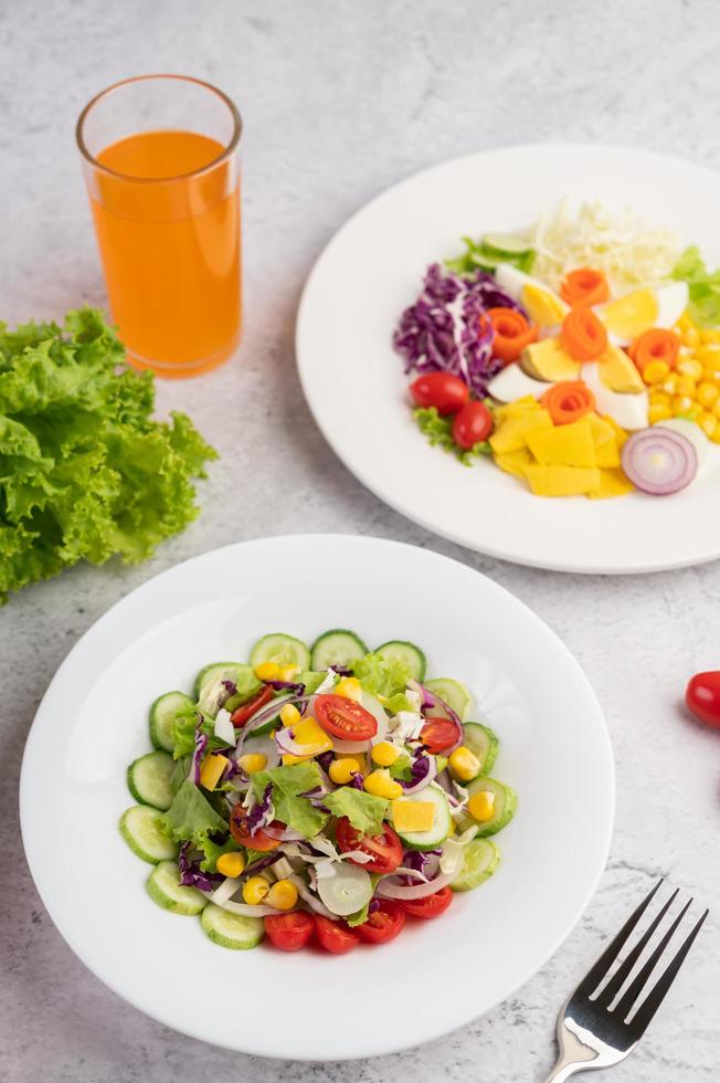 salade de légumes aux œufs durs photo