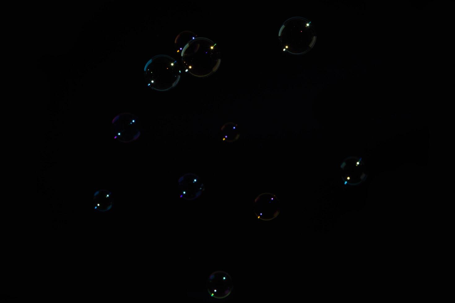 bulles sur fond noir photo