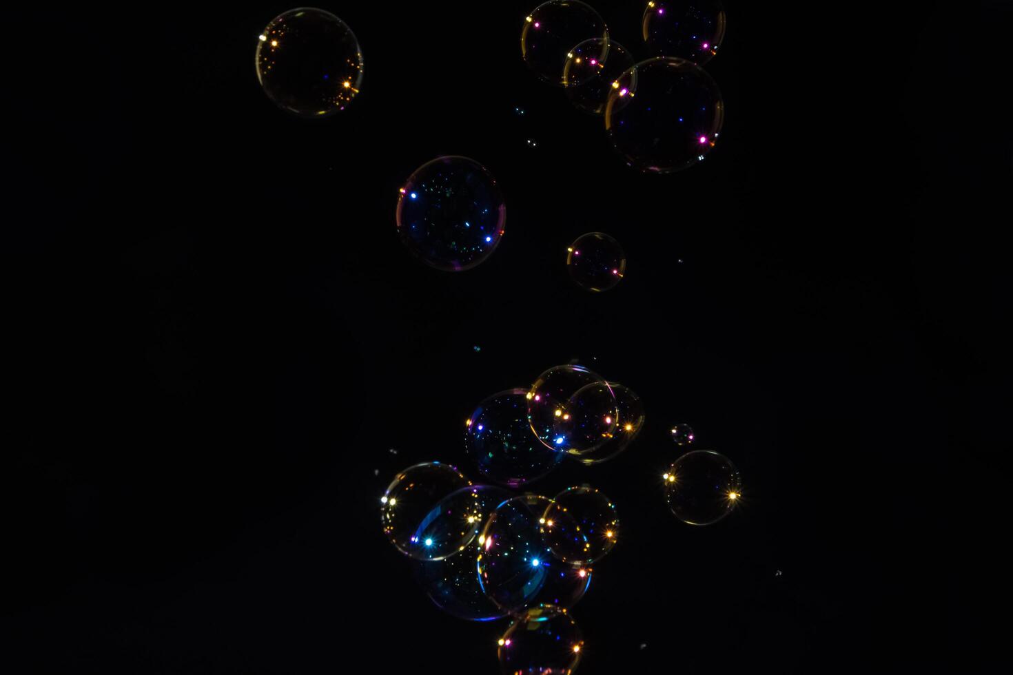 bulles sur fond noir photo