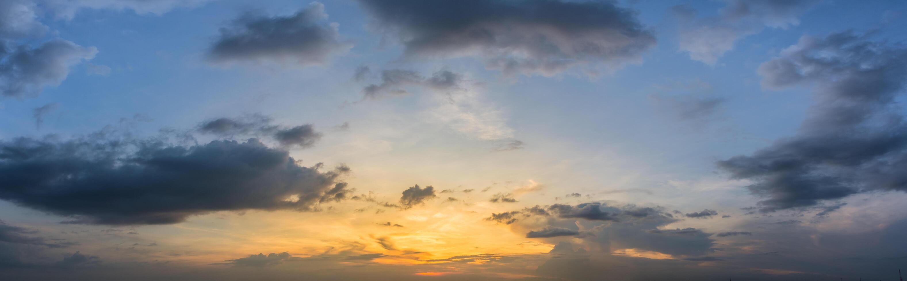 le ciel au coucher du soleil photo