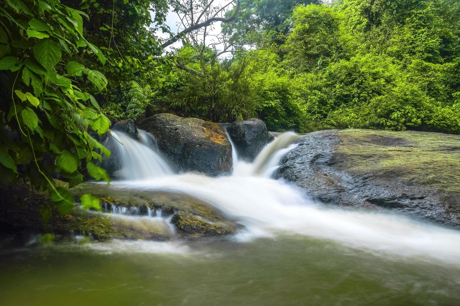 Cascade de Nang Rong en Thaïlande photo