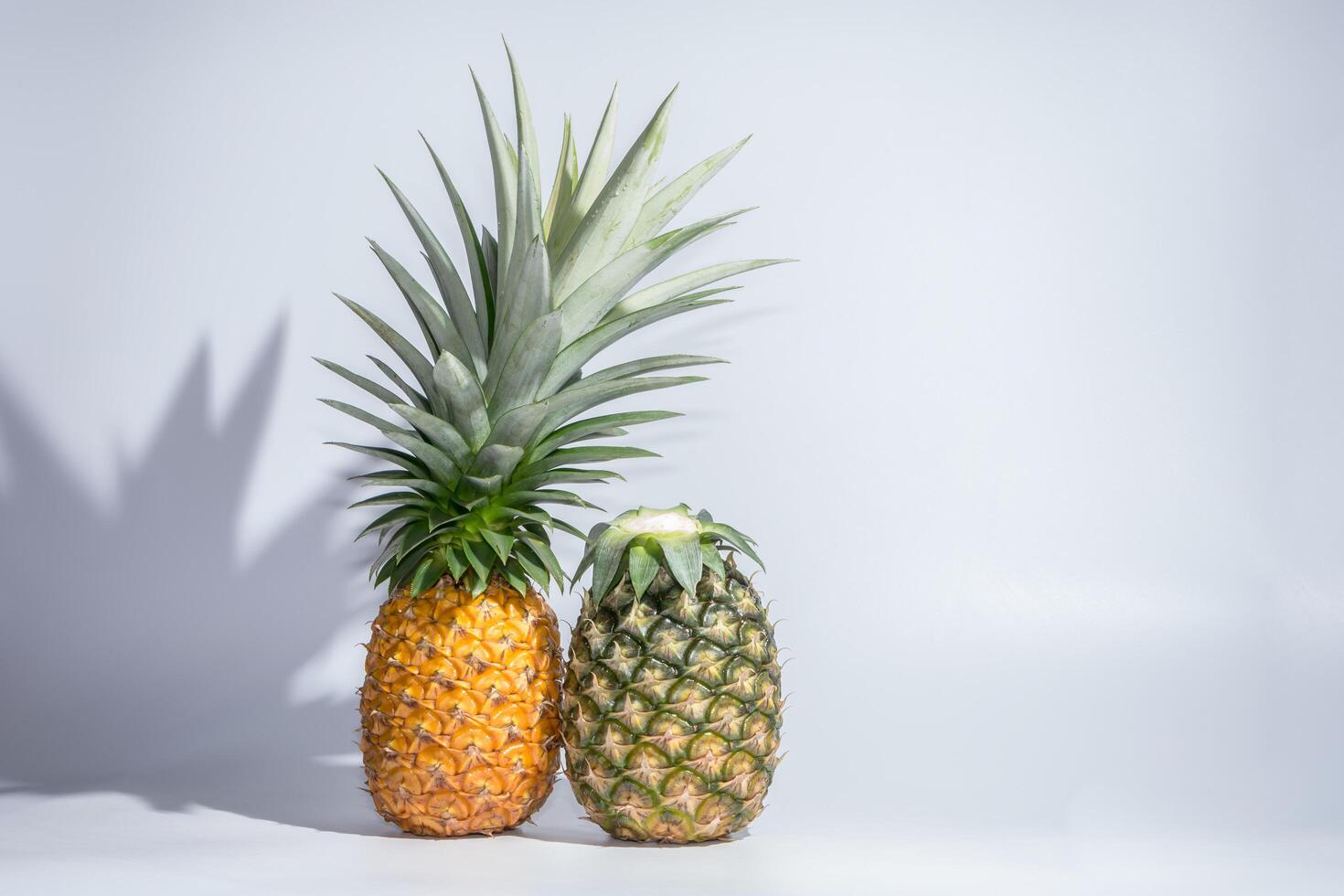 ananas sur fond blanc photo