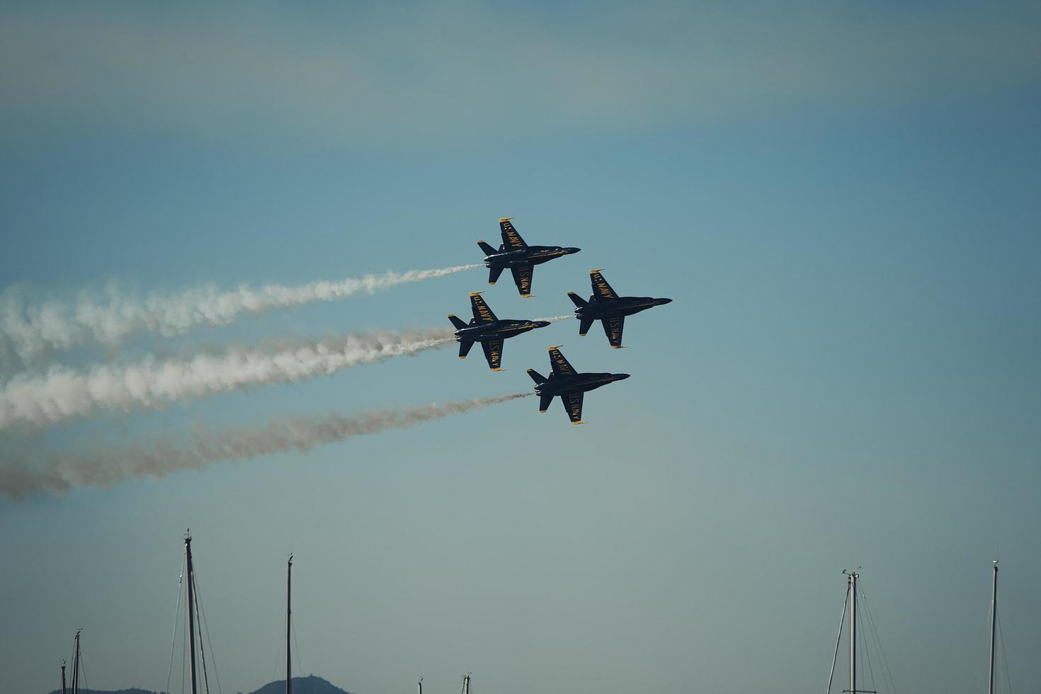 San Francisco, CA, 2020 - quatre avions volant en formation photo