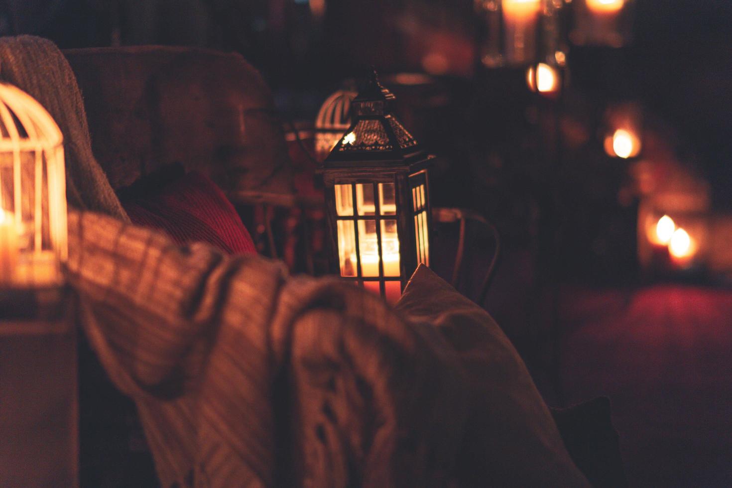 lanternes à bougie avec des couvertures photo
