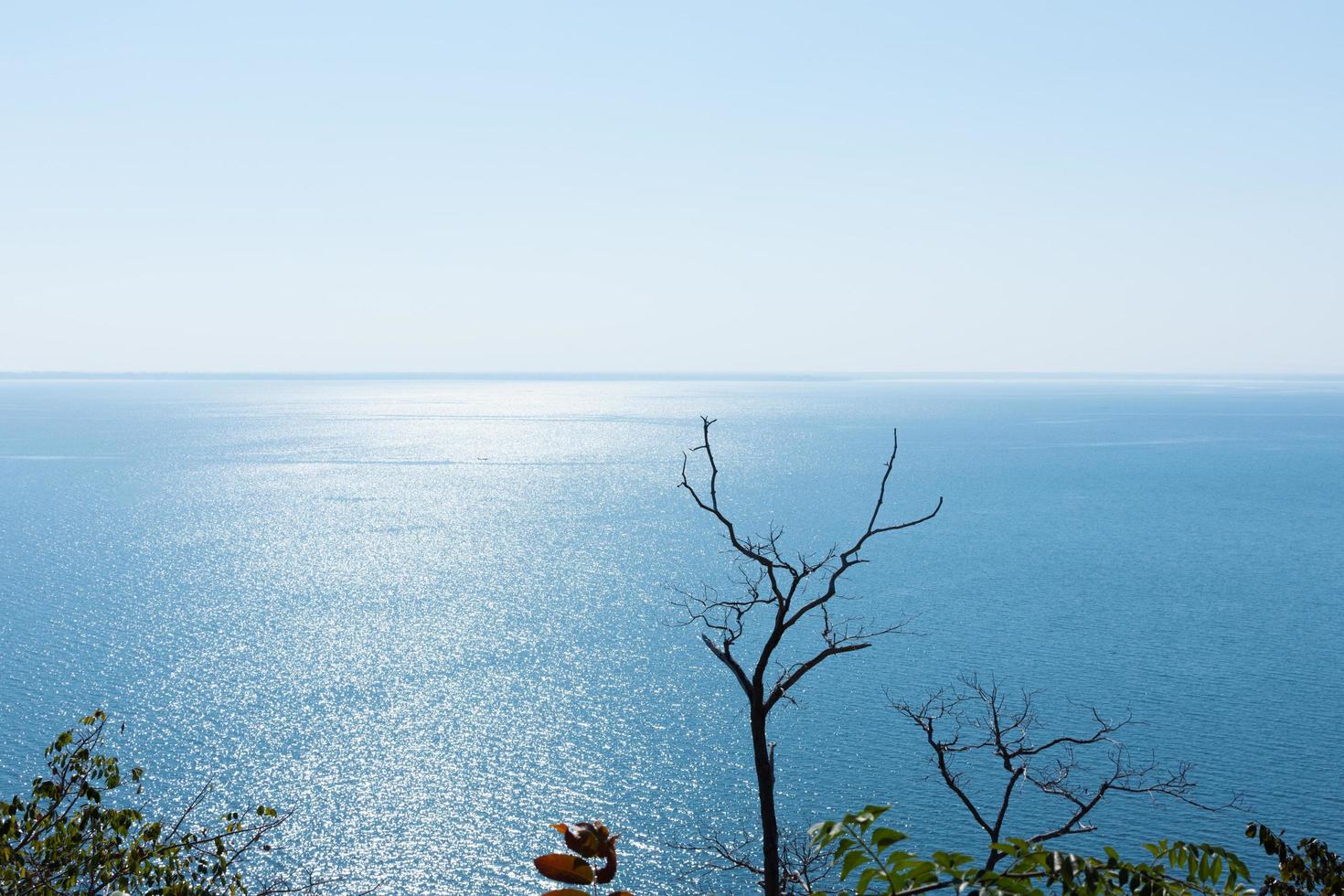 eau de mer bleue photo