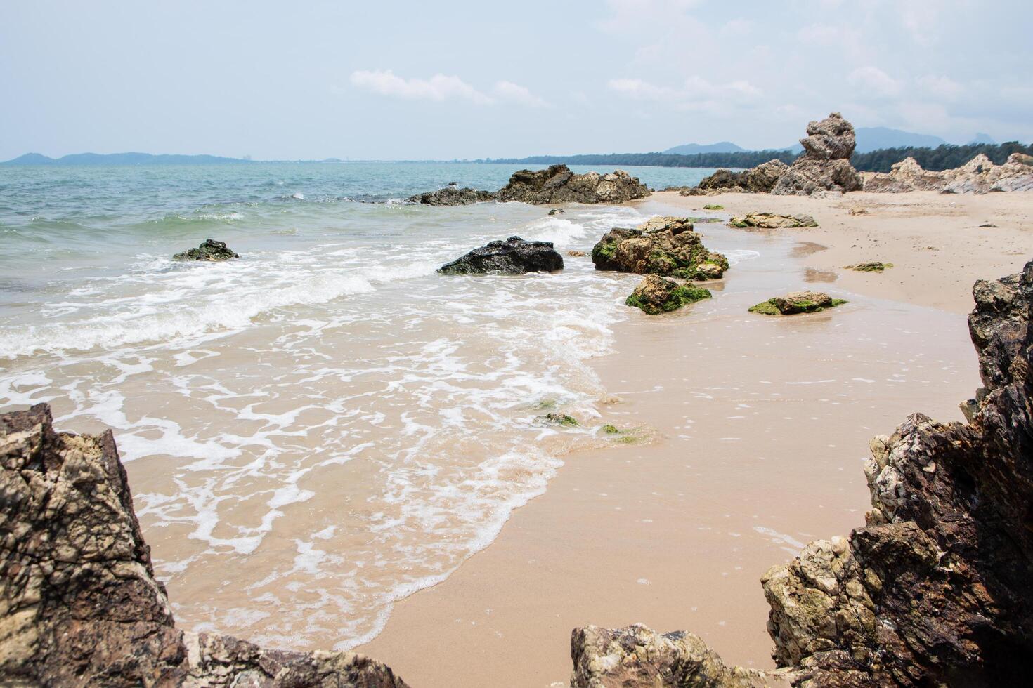 rochers sur la plage photo