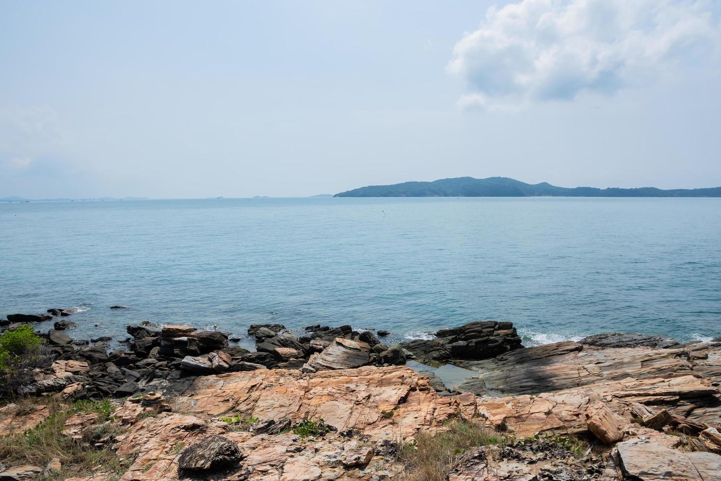 vue panoramique sur la mer en été photo