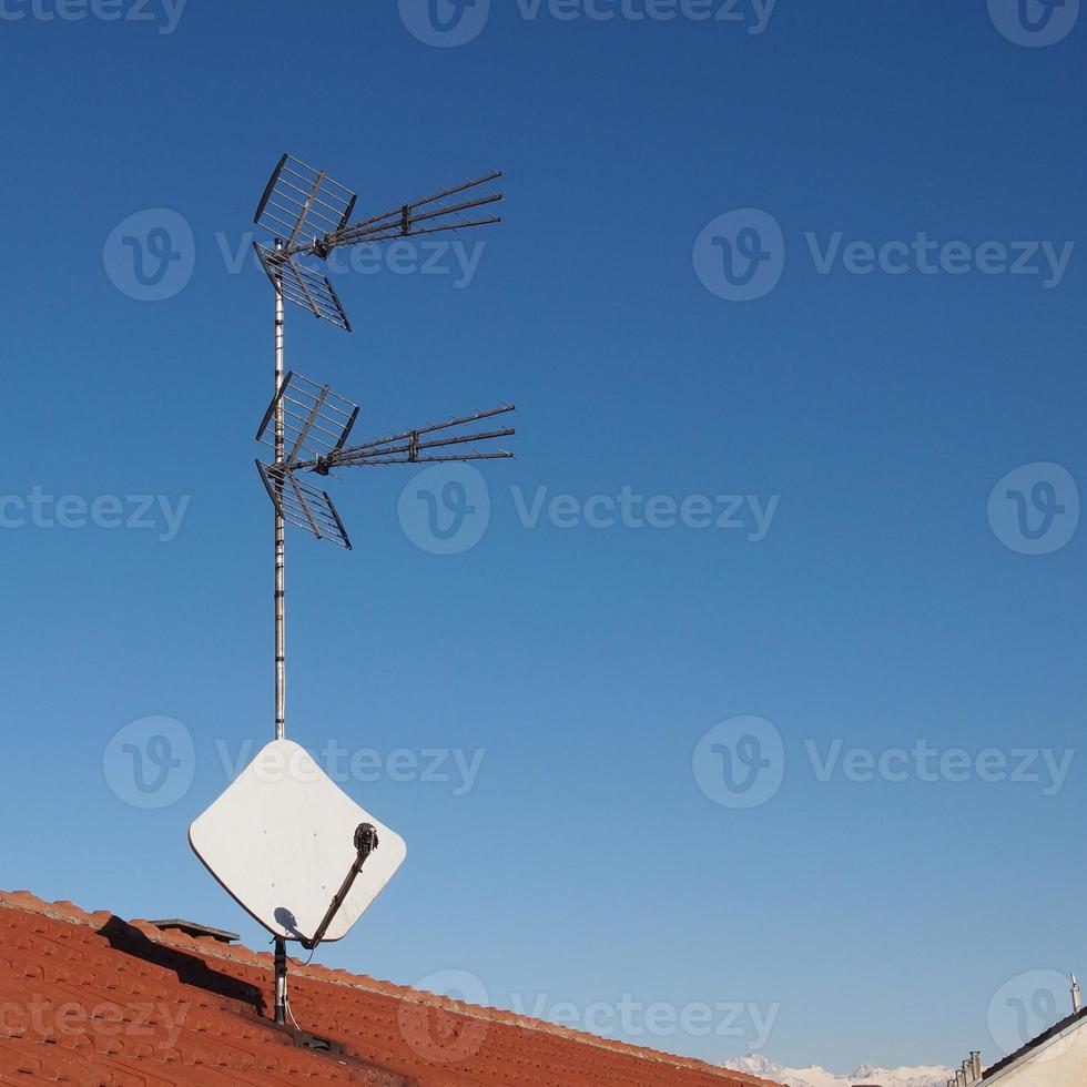 TV terrestre et antenne satellite photo