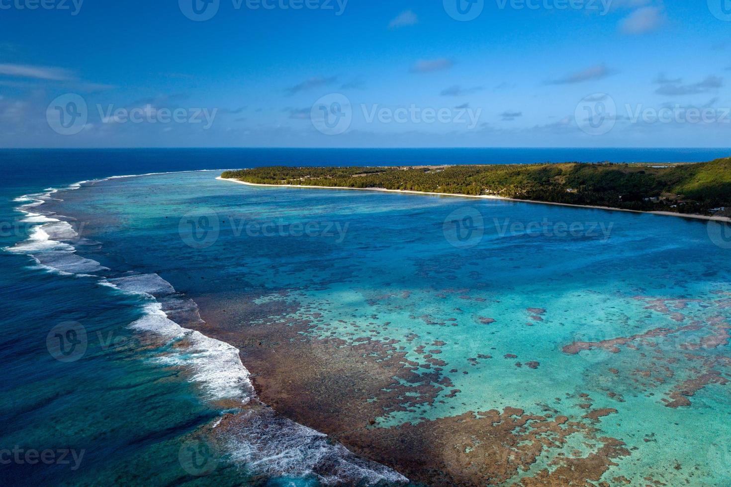 Aitutaki vue aérienne des vagues sur le récif des îles Cook de Polynésie photo