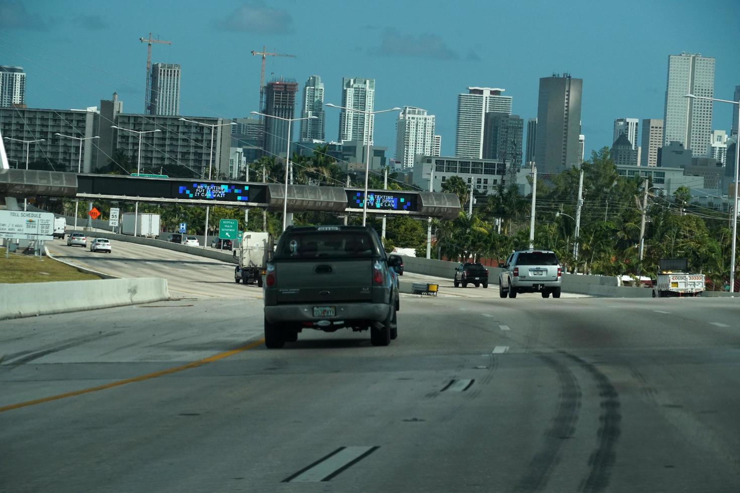 Miami, États-Unis - 5 novembre 2018 - autoroutes encombrées de Miami en Floride photo