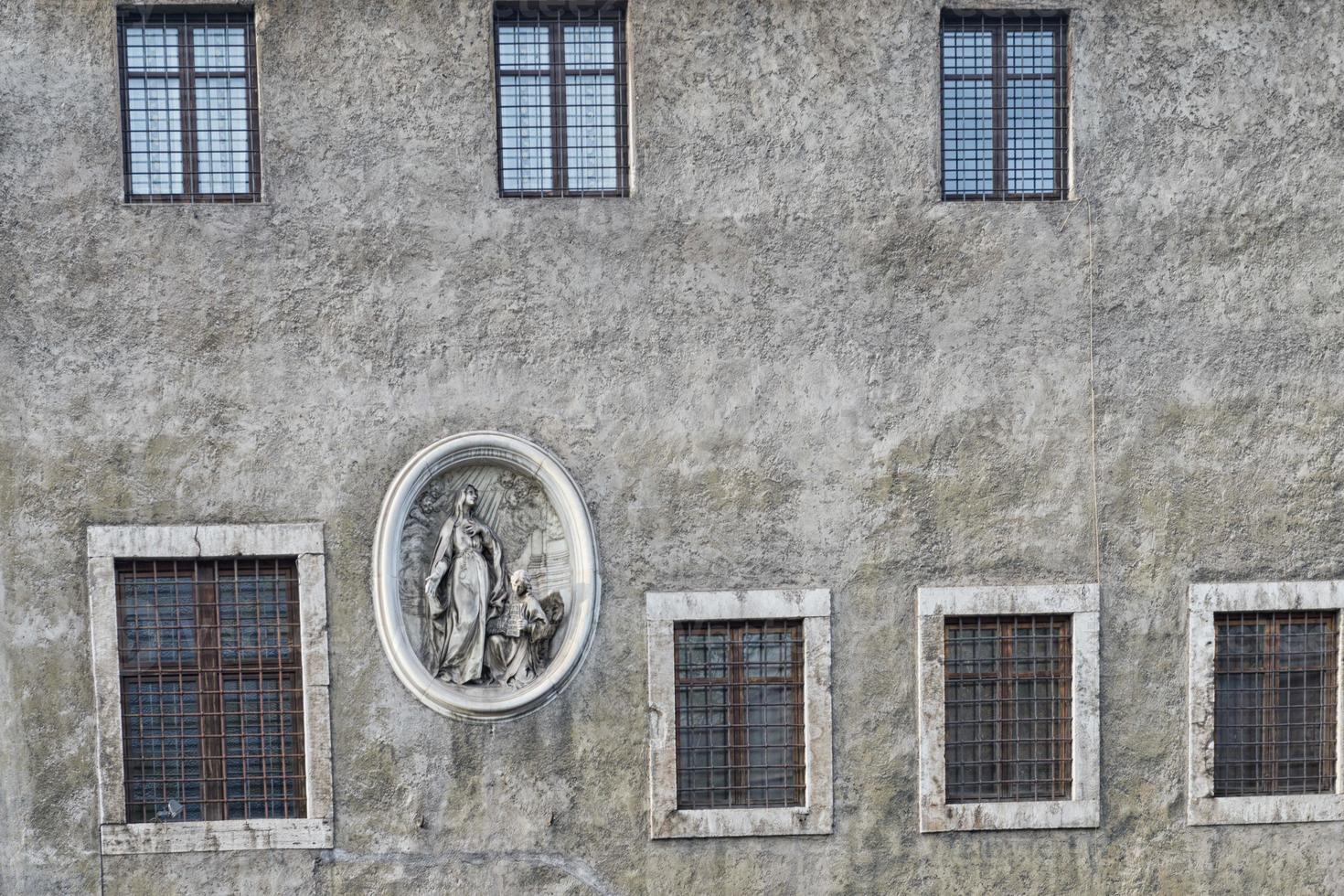 Bas-relief de Rome sur le bâtiment photo