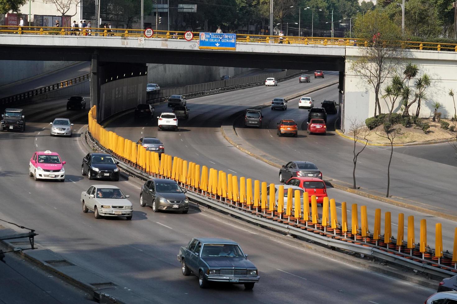 mexico, mexique - 3 février 2019 - trafic congestionné de la capitale de la métropole mexicaine photo