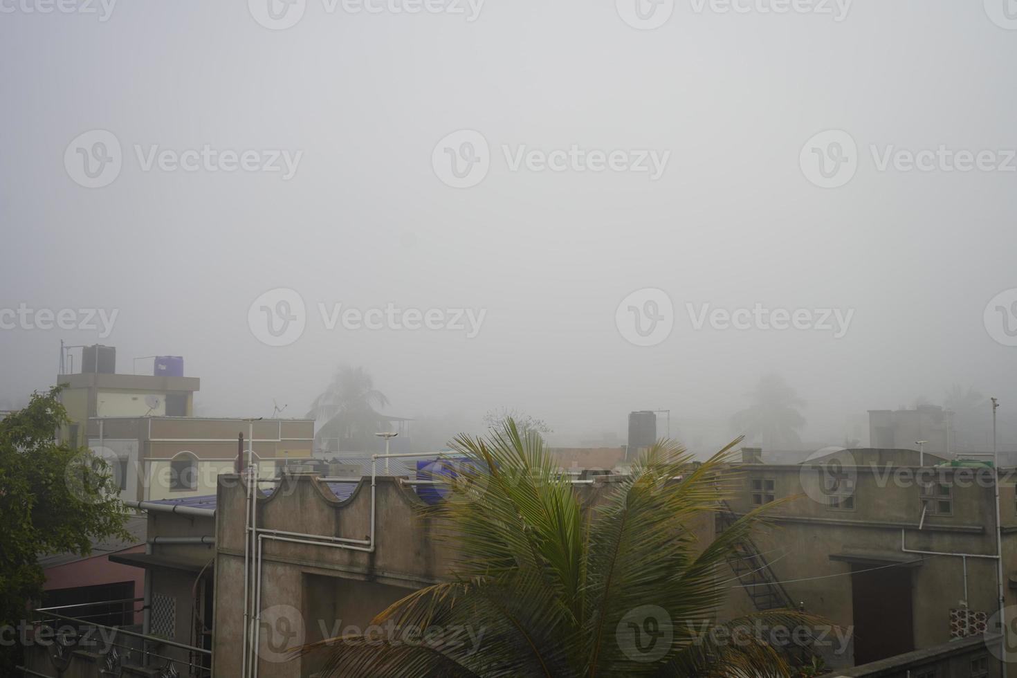 paysage urbain de kolkata dans le matin brumeux 11 photo