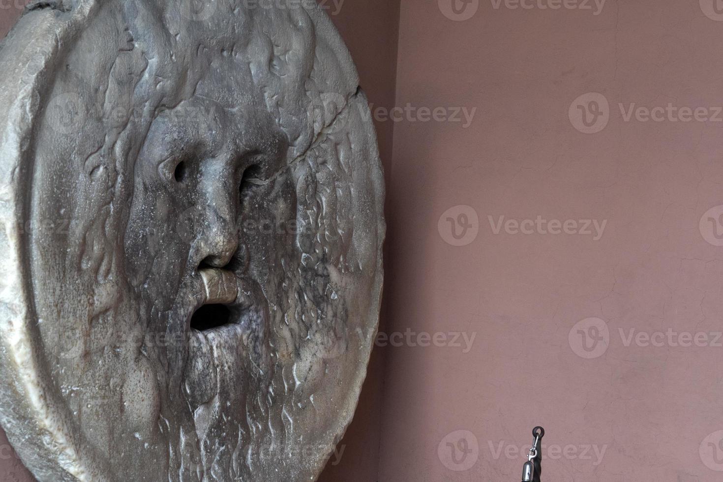 le masque de la bouche de la vérité à rome photo