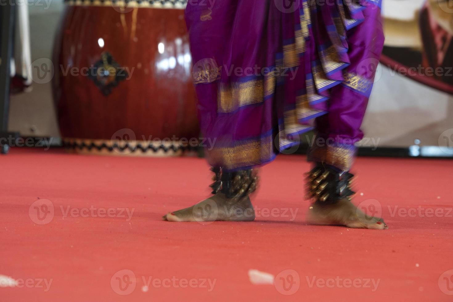 Détail du pied de danse traditionnelle de l'Inde photo