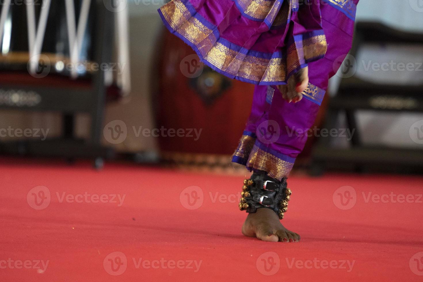 Détail du pied de danse traditionnelle de l'Inde photo