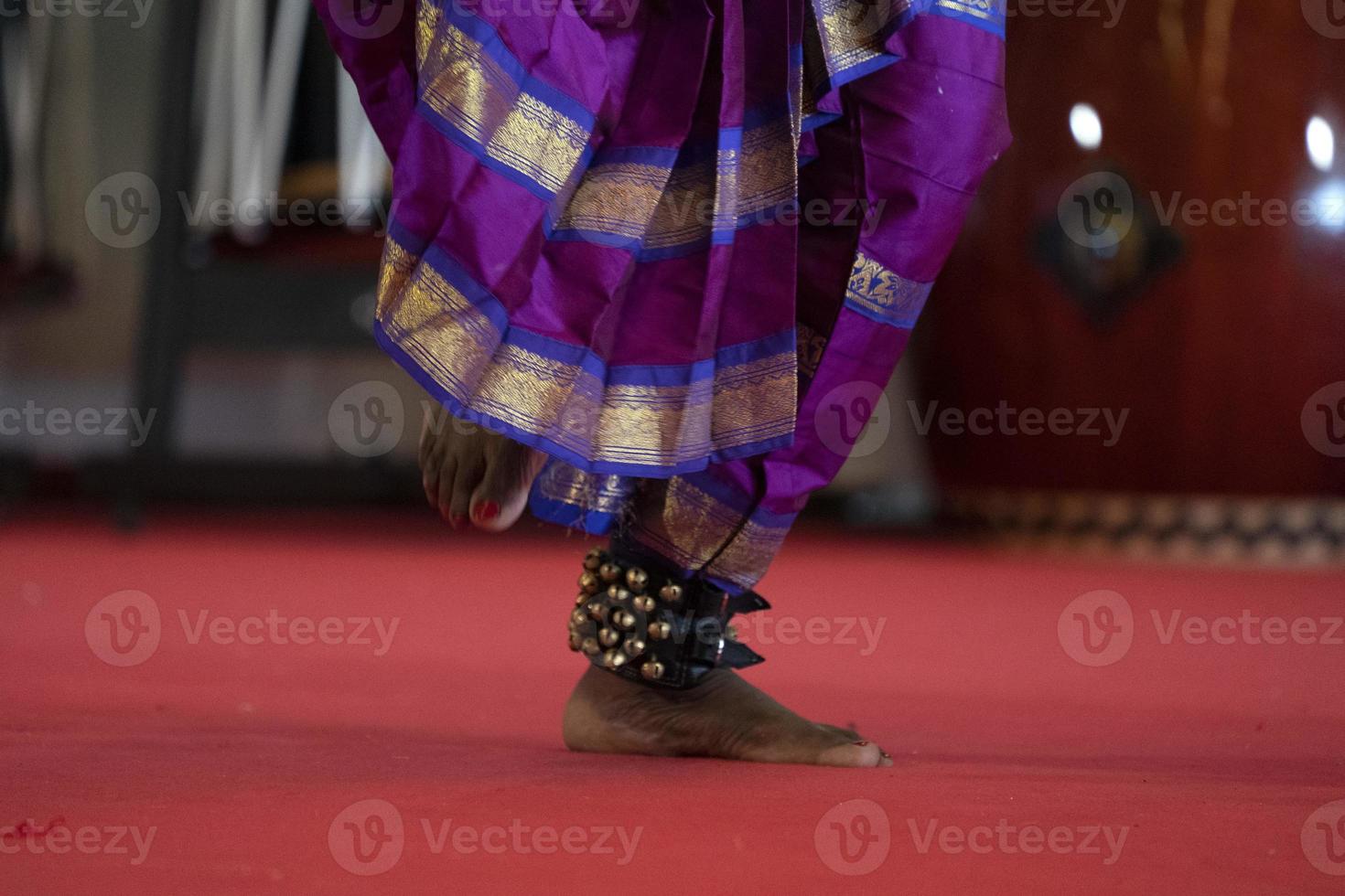 Détail du pied de danse traditionnelle de l'Inde photo