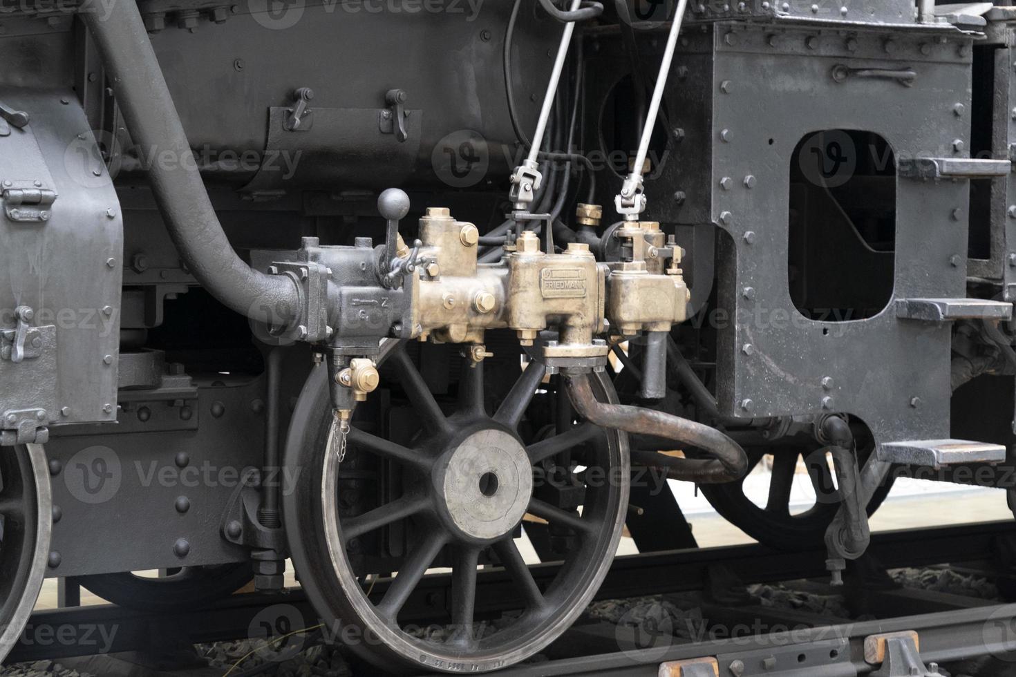 Vieux détail des roues du train à vapeur photo