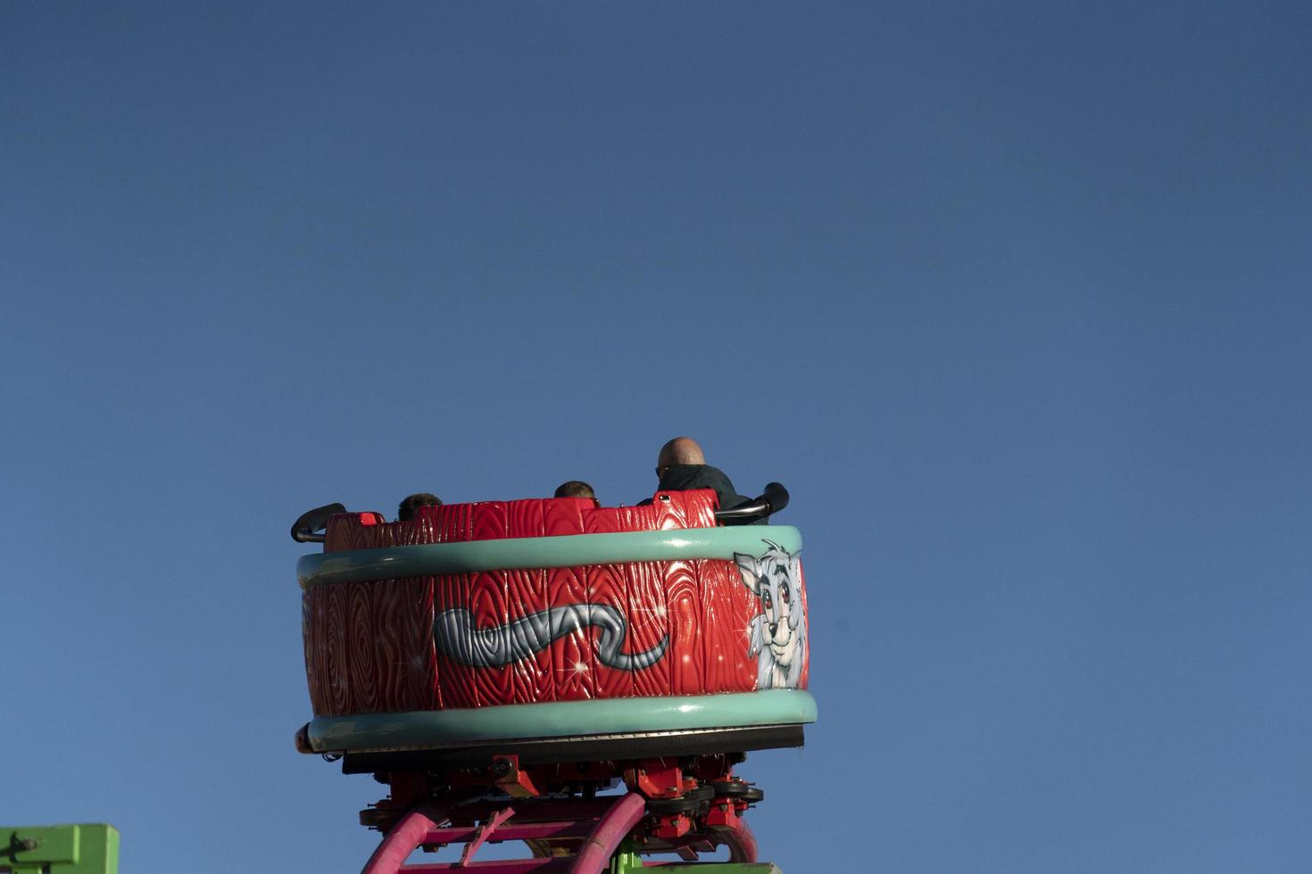 Gênes, Italie - 9 décembre 2018 - la fête foraine traditionnelle de noël luna park est ouverte photo