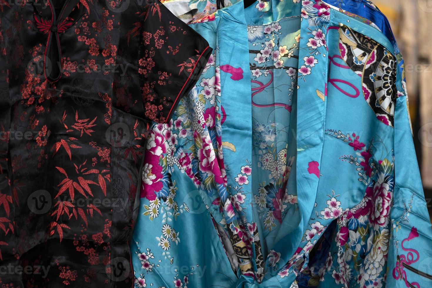 beaucoup de kimono japonais s'habillent au marché photo