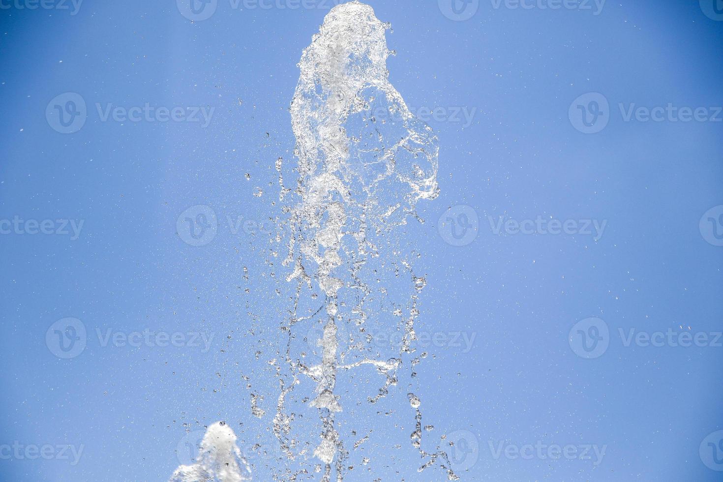 éclaboussures d'eau dans le ciel photo