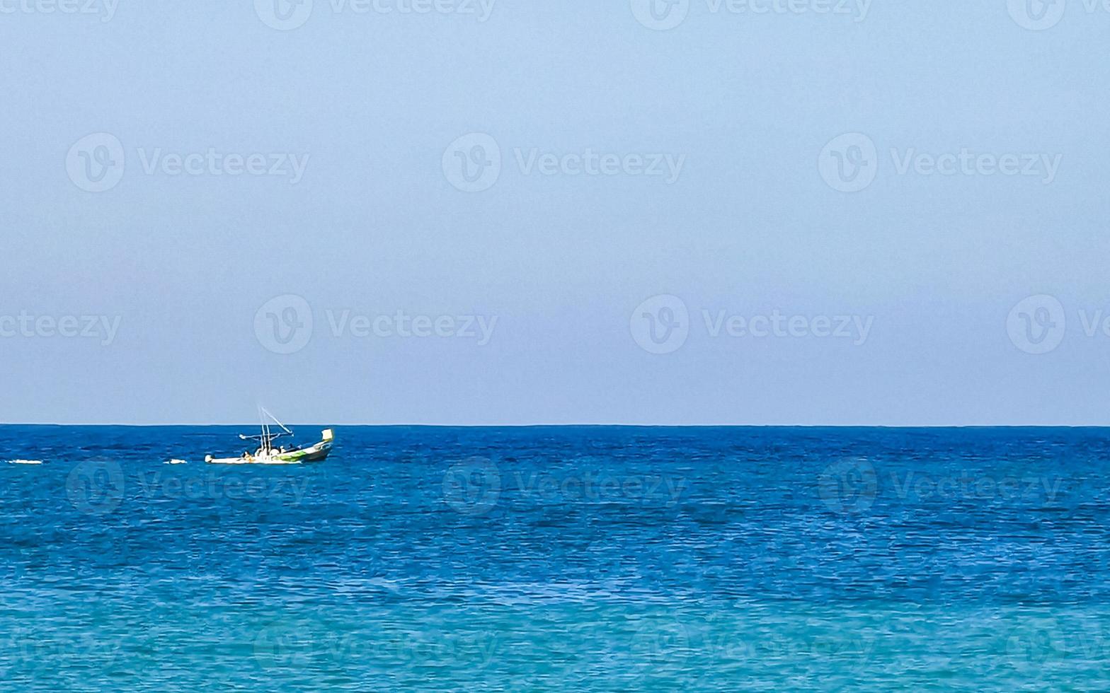 bateaux yachts navire jetée plage mer à puerto escondido mexique. photo