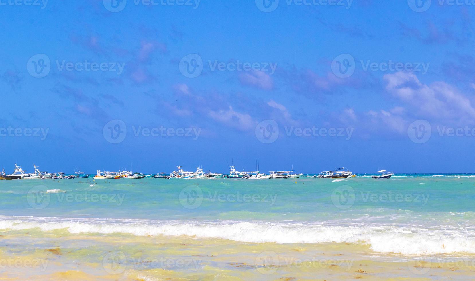 bateaux yachts navire jetée plage à playa del carmen mexique. photo