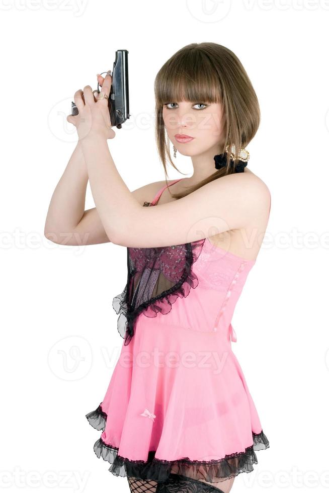 jolie fille en robe rose avec pistolet photo