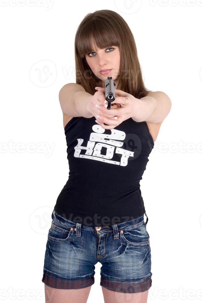 jolie fille en short et un gilet avec pistolet photo