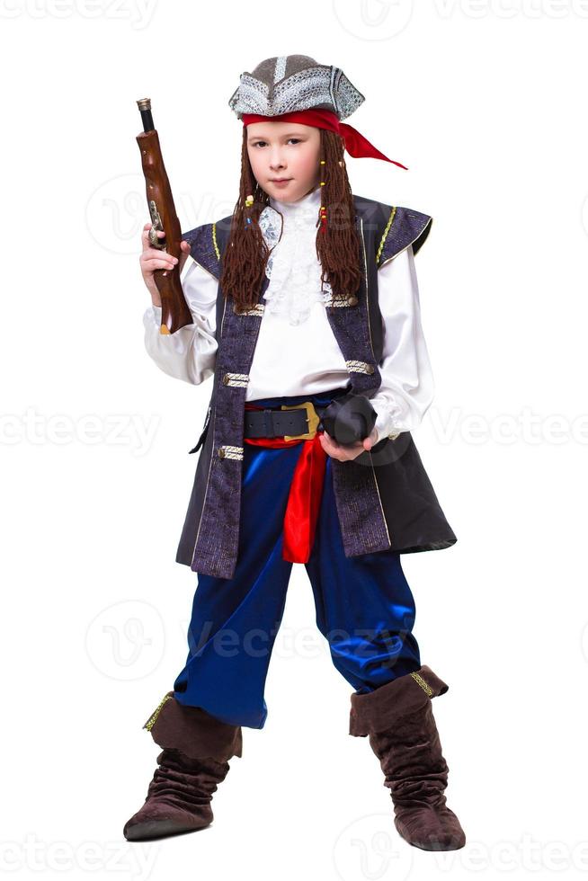 gentil garçon posant en costume de pirate photo