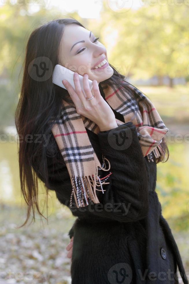 portrait de jeune femme heureuse photo