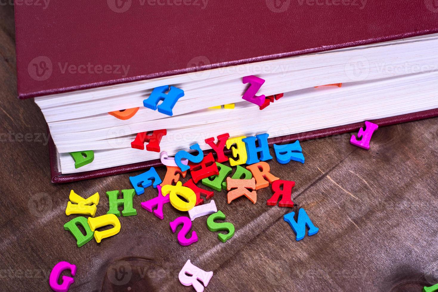 lettres multicolores de l'alphabet anglais photo