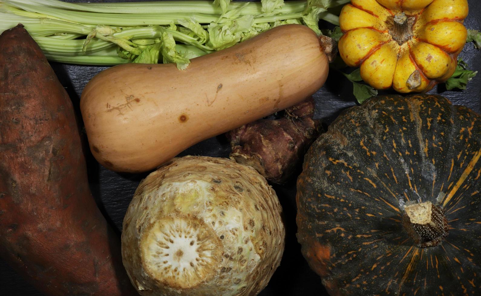 légumes sur ardoise photo